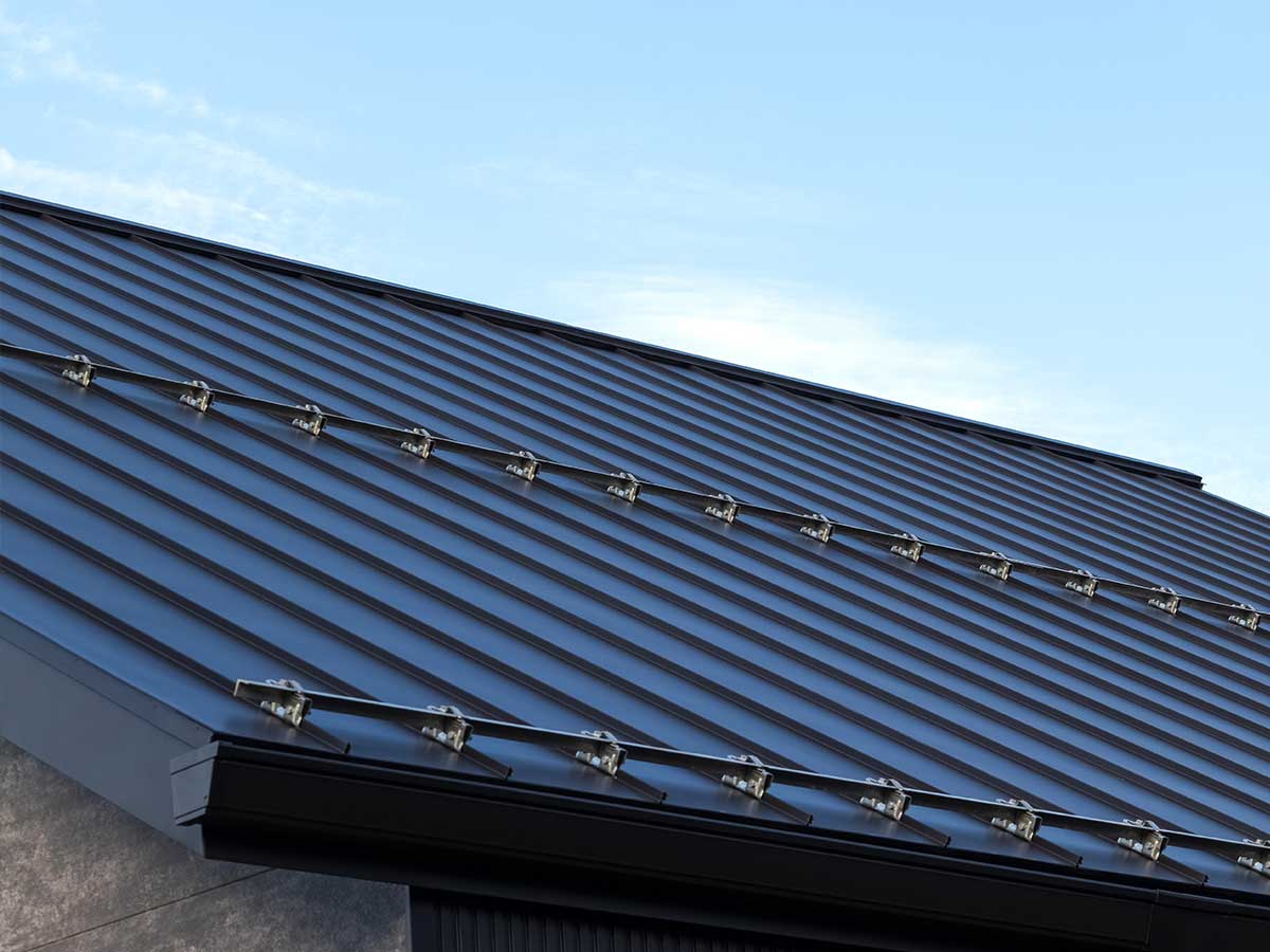 雪止めアングルについて紹介｜設置時の注意点や相場観を紹介する | ブログ| 長野市・須坂市・千曲市・中野市・小布施町【長野県北信地域】の外壁塗装・屋根 塗装ならプロタイムズ長野若里店（株式会社霜鳥）へ