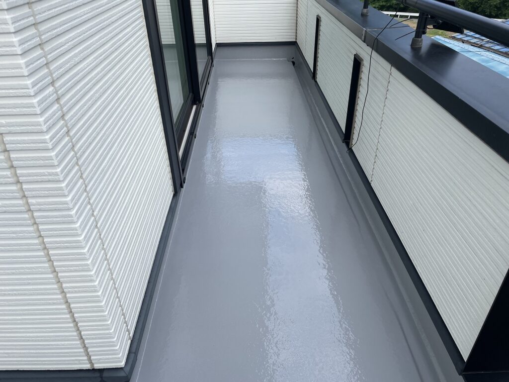 ベランダ老朽化で危険？雨漏りを防ぐために今すぐチェックすべき5つのサイン | ブログ|  長野市・須坂市・千曲市・中野市・小布施町【長野県北信地域】の外壁塗装・屋根塗装ならプロタイムズ長野若里店（株式会社霜鳥）へ