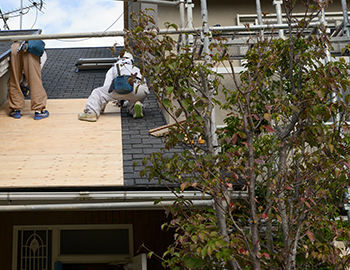 屋根葺き替えとカバー工法は何が違う