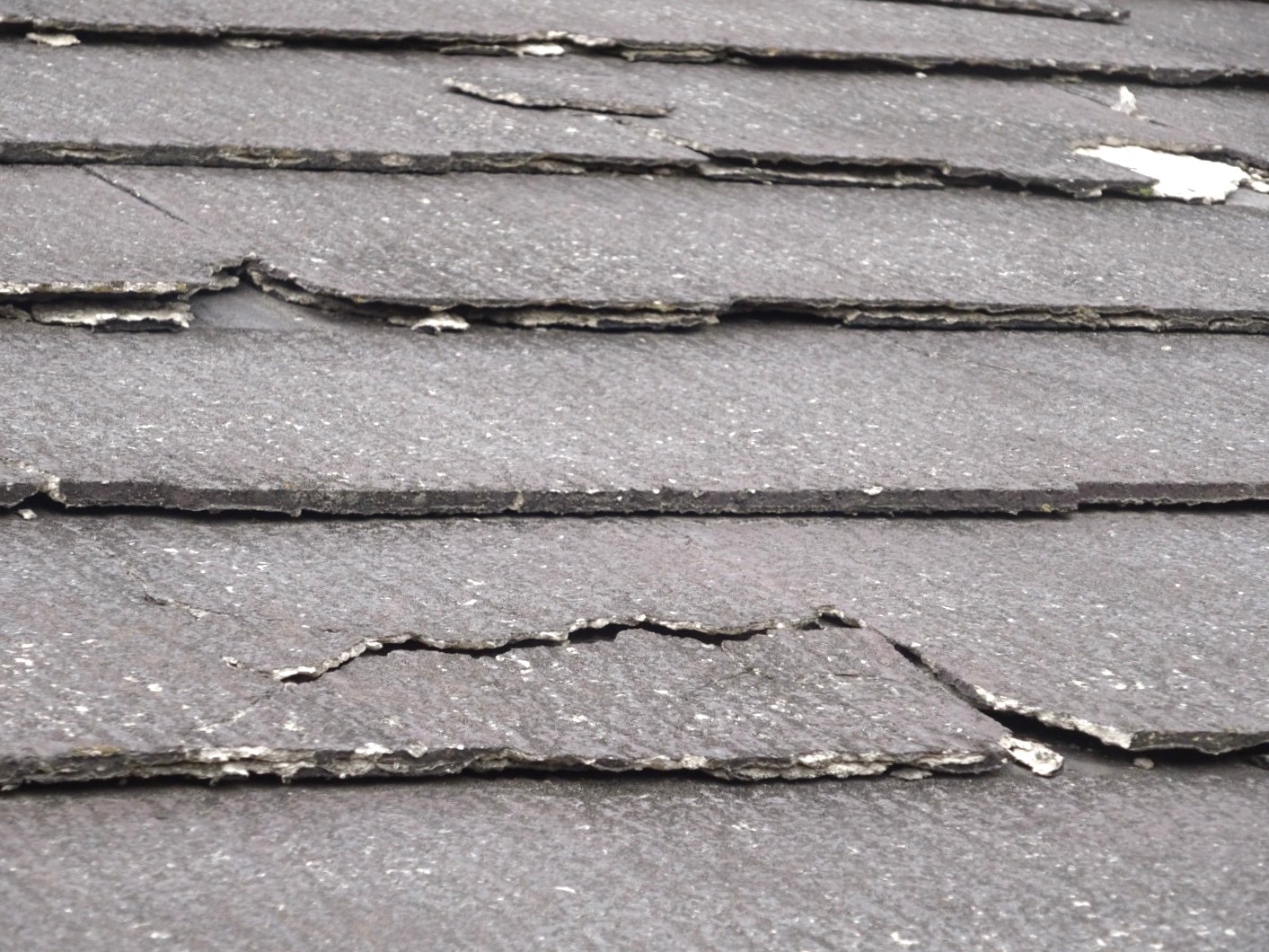 コンクリートのエフロレッセンスとは？耐久性にも影響する白華現象の予防法と対策について | ブログ|  長野市・須坂市・千曲市・中野市・小布施町【長野県北信地域】の外壁塗装・屋根塗装ならプロタイムズ長野若里店（株式会社霜鳥）へ